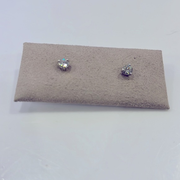 CHARLES & COLVARD FOREVERONE NEAR COLORLESS 1/2 CTWMOISSANITE EARRINGS BRAND NEW - Picture 4 of 4